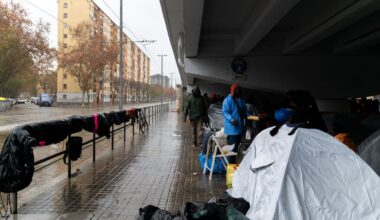 La Fiscalía exige al Ayuntamiento de Badalona que aclare si ha ofrecido la "atención adecuada" a los migrantes desalojados de un antiguo instituto | Sociedad