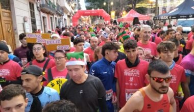 Gente preparada para la salida de la Sant Silvestre 2024