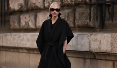 El kimono de terciopelo es la americana negra del invierno