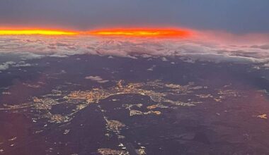 La fotografía aérea del Área Metropolitana de Granada 'teñida' durante el amanecer
