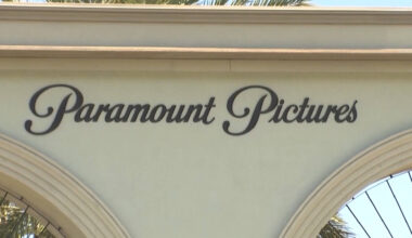 Paramount Skydance lanza una oferta hostil de adquisición de Warner Bros. Discovery