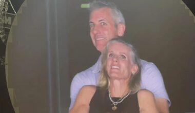 El CEO de Astronomer, Andy Byron, tras ser captado con la ex directora de recursos humanos de la compañía en un concierto de Coldplay.