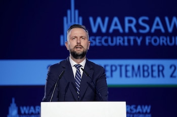 El ministro de Defensa de