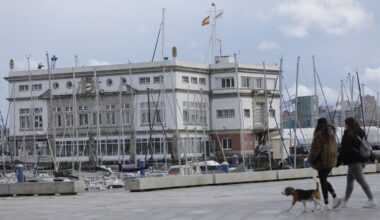 Agrasar y Antonio Río documentan las 53 piezas arquitectónicas del puerto - La Voz de Galicia