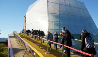 Vuela alto 'hombre pájaro': España se despide del mítico Robe Iniesta | Música