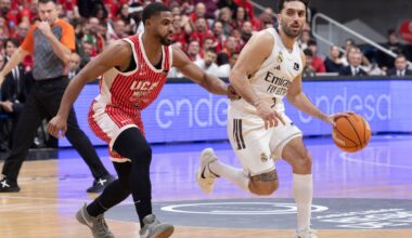 Campazzo controla el balón ante la presión de DeJulius.