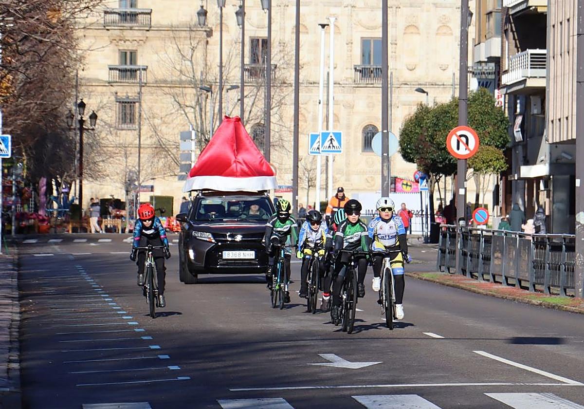 La tradicional Carrera del Pavo pone un broche navideño al año ciclista en León