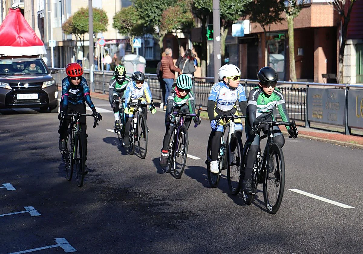 Las mejores imágenes de la LXXI Carrera del Pavo en León