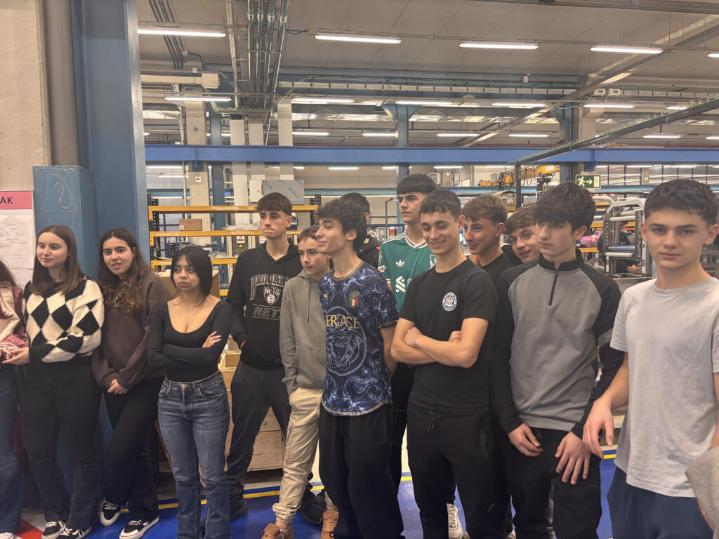 Los de DBH4 de Almen visitan empresas en el Día de la Industria