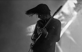 A pesar de la relación