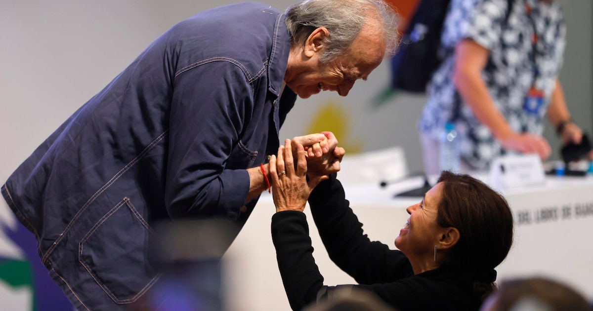 Joan Manuel Serrat protagonizó un singular episodio en la Feria de Guadalajara