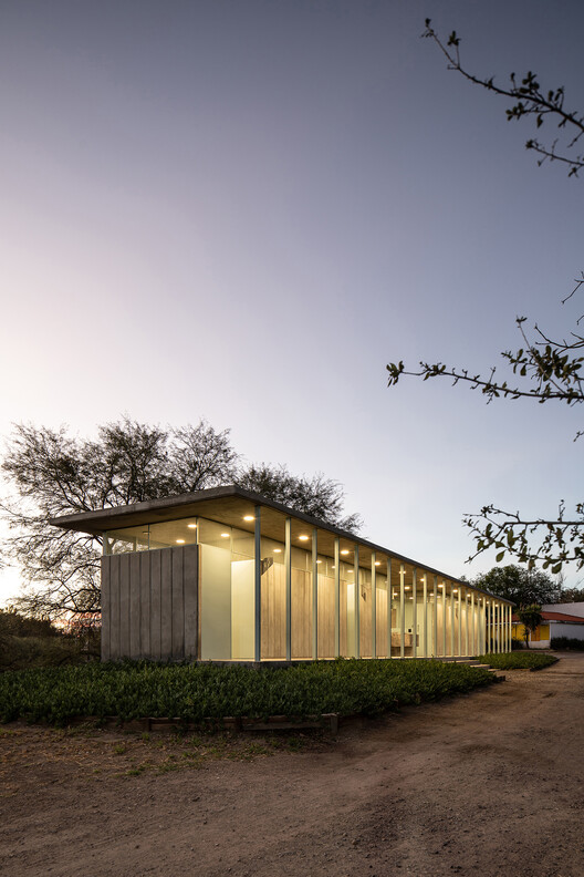 Servicios Sanitarios Parque Metropolitano  / tactic-a - Fotografía exterior, Madera