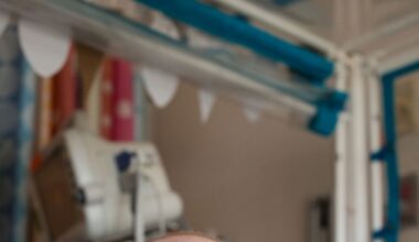 El bebé que sobrevivió gracias a la edición genética o la nueva IA china, entre los diez personajes científicos del año de 'Nature'