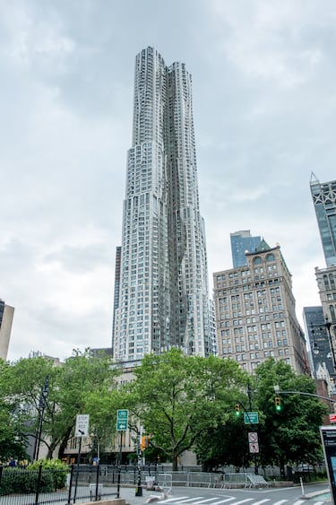 Conocido por muchos como el edificio Nueva York de Gehry. Se inauguró en febrero de 2011 con el nombre de Torre Beekman.