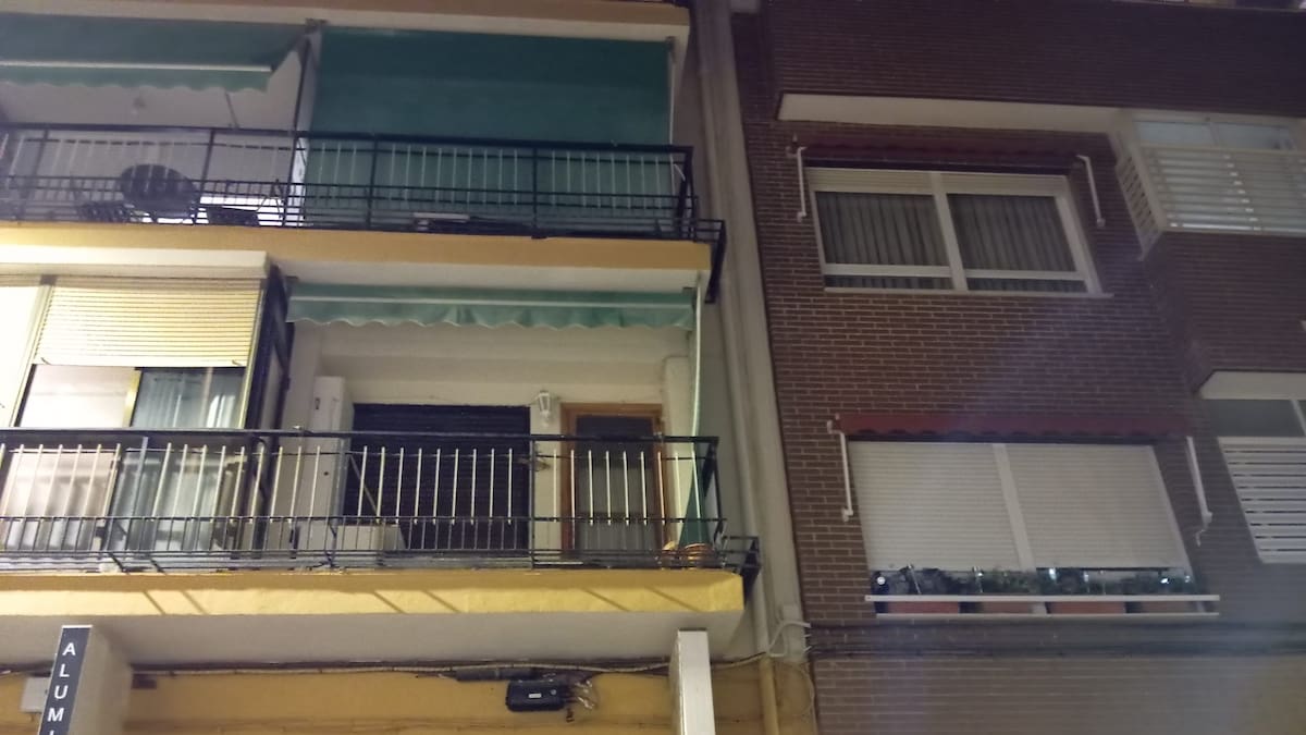 La Policía investiga un posible caso de violencia de género tras aparecer dos cuerpos sin vida en una vivienda de Alicante | Actualidad