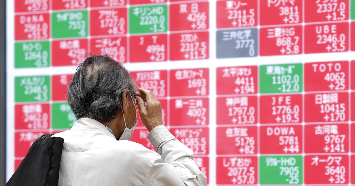 Las acciones asiáticas registran leves ganancias; el bitcoin vuelve a caer