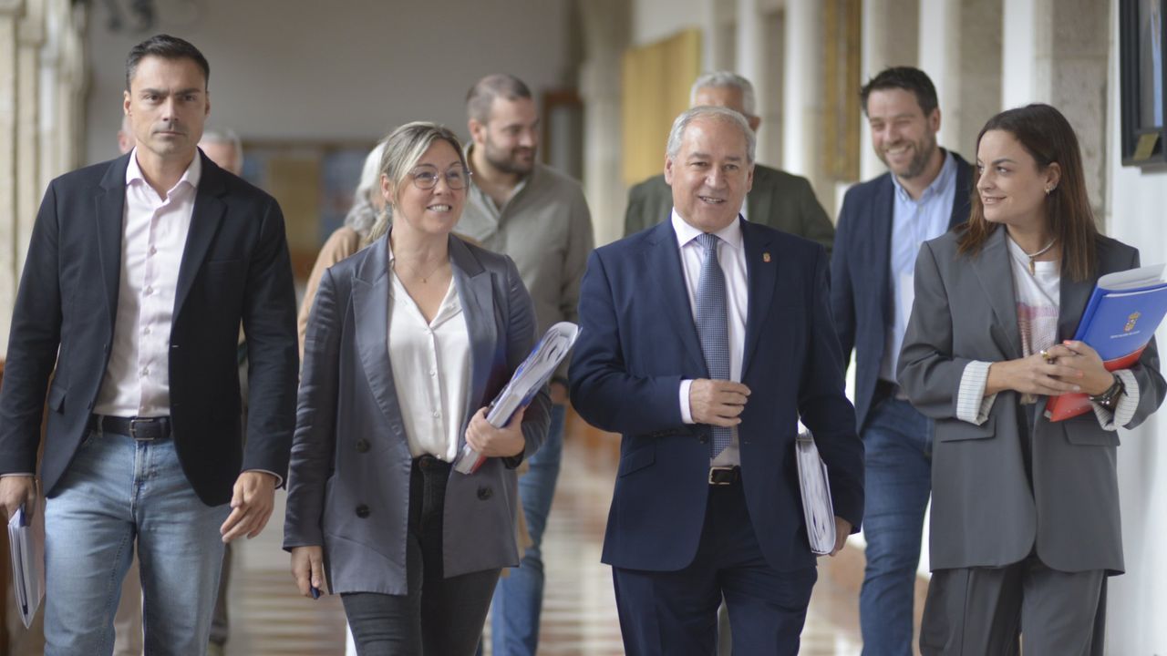 La madre de una presunta víctima de José Tomé: «Le preguntó si estaba dispuesta a todo, ella le dijo que no y él le dijo 'si quieres una plaza te tienes que acostar conmigo'» - La Voz de Galicia