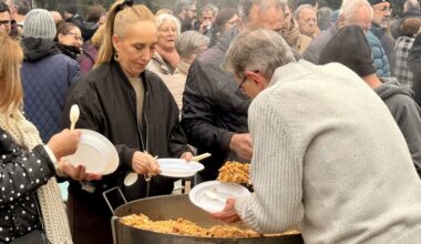 ‘Los ciudadrealeños despiden el año comiendo migas y gachas en el Parque de Gasset’