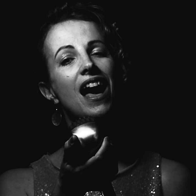 La cantante de Calp Marina Alba, galardonada por la Academia Hispanoamericana de la Música