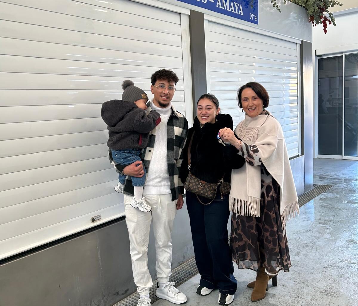 Nela García entrega las llaves de un nuevo puesto en Federico Mayo