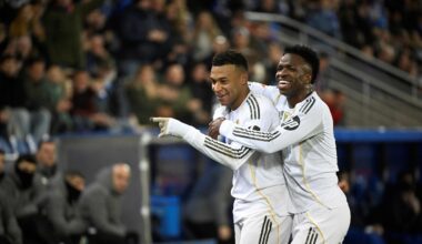 Vini le lanza un cable a Xabi