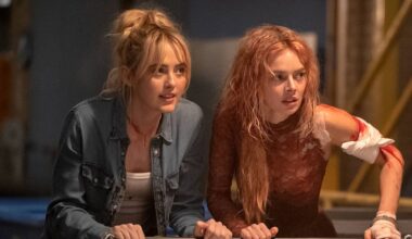 Samara Weaving no sobrevive sola en el primer tráiler de ‘Noche de bodas 2′, la mejor comedia de terror de 2026