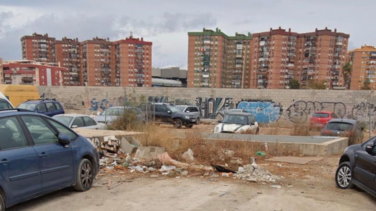 Cárcel para tres jóvenes acusados de violar por turnos a una chica de 18 años en Málaga | Sociedad