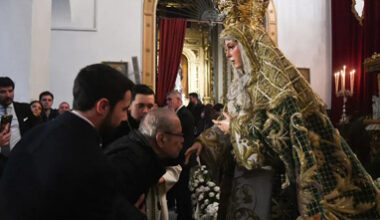 Visita de nuestros veteranos al besamanos en la Parroquia de San Gil Abad