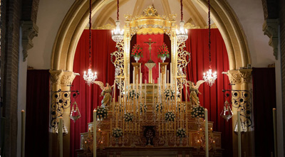 Un altar histórico para el Devoto Besamanos