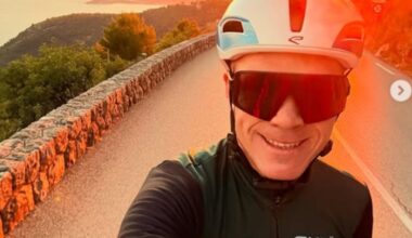 Froome vuelve a rodar en bicicleta con la incógnita de su futuro