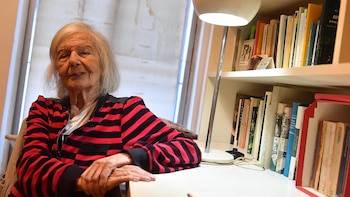 Beatriz Sarlo en su departamento