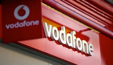 Las compañías telefónicas suben sus precios a partir de enero | Las claves de la economía