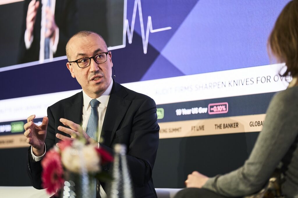 El consejero delegado de BBVA destaca la apuesta del banco por crecer en Europa con su modelo de bancos digitales en Italia y Alemania