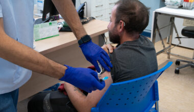 Sanidad actualiza el calendario vacunal de 2026 introduciendo la vacuna contra el virus respiratorio sincitial en adultos