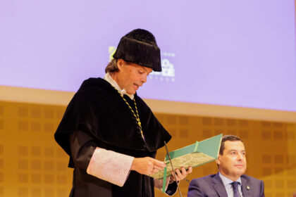 Francisco Oliva y Juan Manuel Moreno en la Apertura del Curso 2025/26