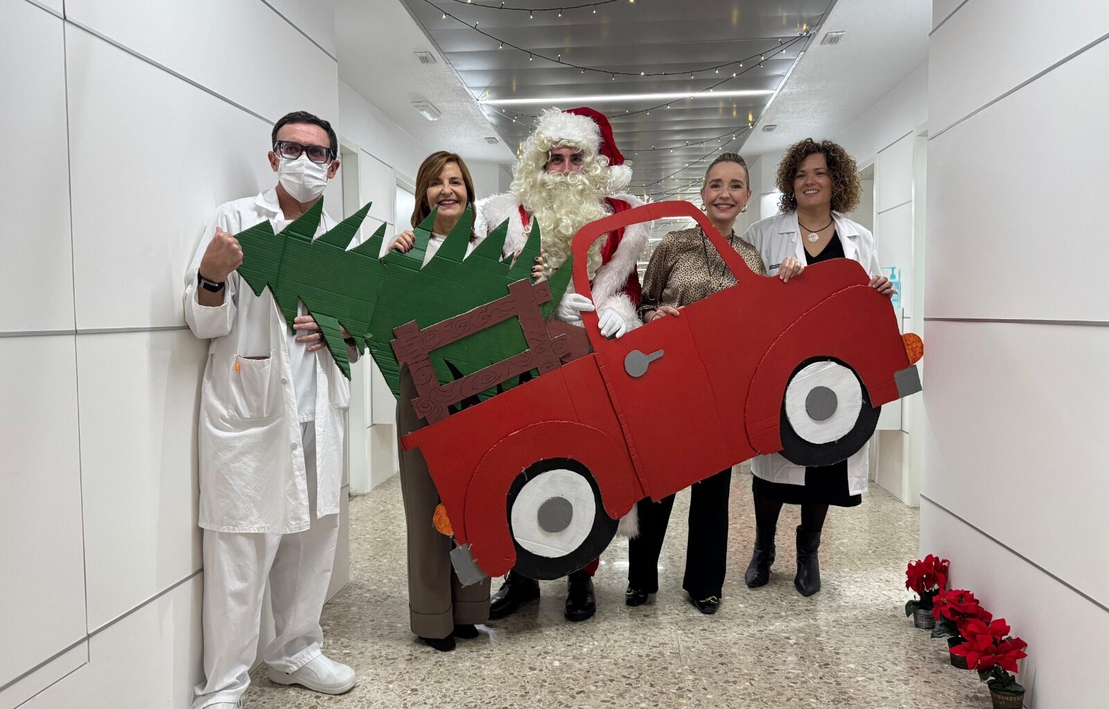 Papá Noel llega a los hospitales de Elche
