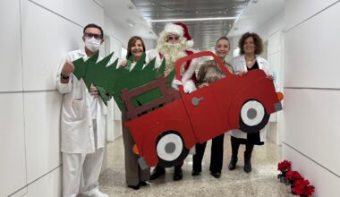 Papá Noel llega a los hospitales de Elche