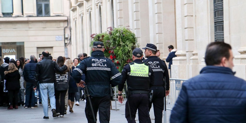 El boicot de la Policía Local de Sevilla al Plan de Navidad altera los planes de las cofradías para este fin de semana