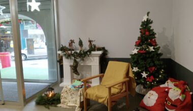 Todo listo en la Plaza de Abastos para celebrar este fin de semana el Mercado de Nadal, con 16 puestos de venta y actividades para toda la familia