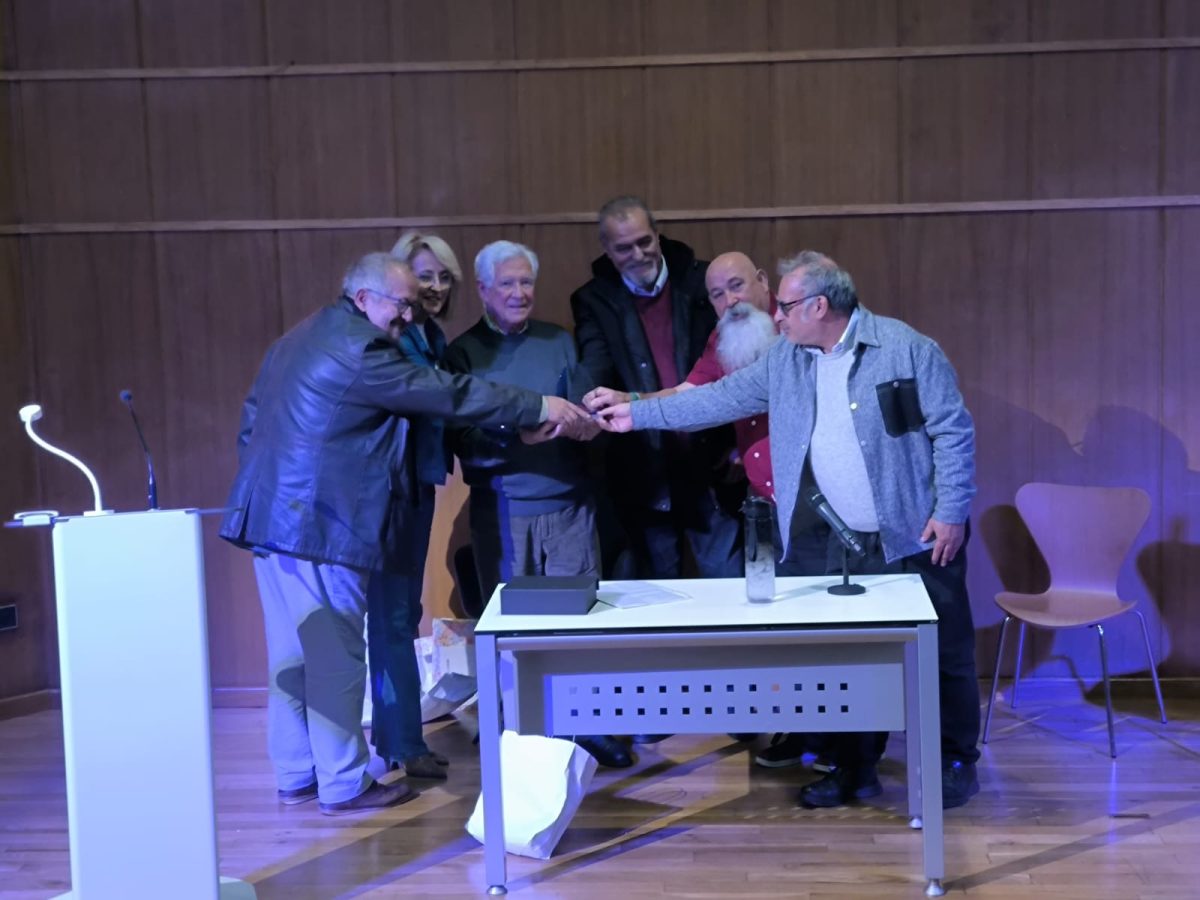 Premio Juan Moya - Esta vez le toca a él ser protagonista: el fotógrafo Juan Moya recibe el Premio Ateneo 2025