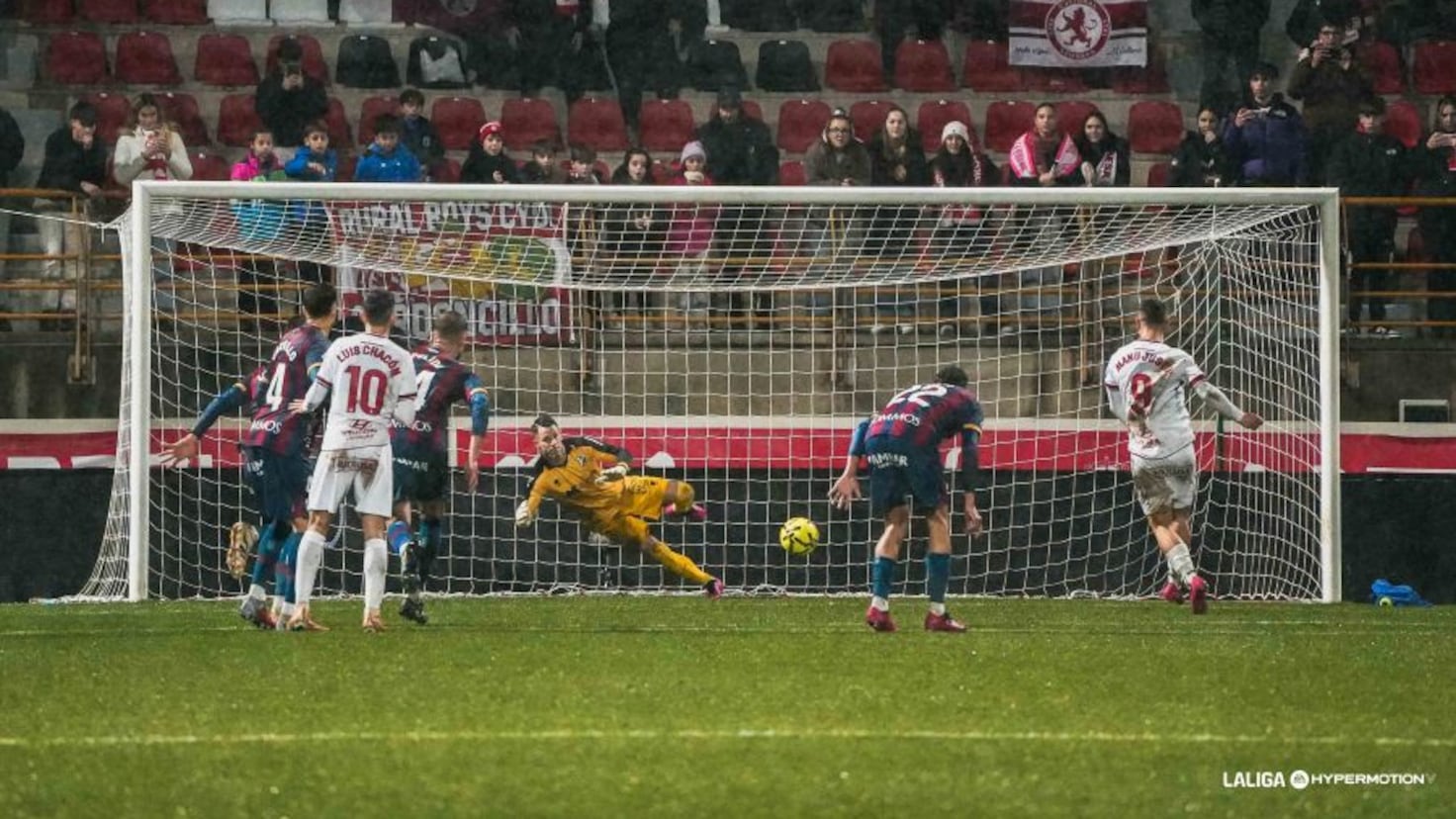 Dani Jiménez y el Huesca hurgan en la herida del Reino