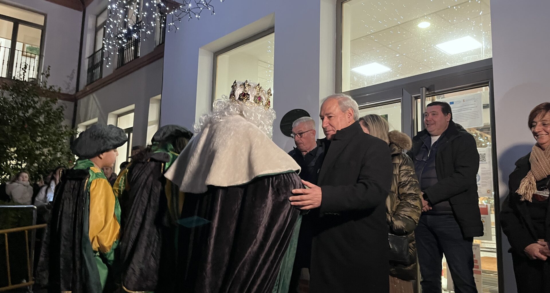 El Alcalde informa de que debido a las obras en la Estación de Renfe, la Cabalgata de Reyes saldrá el 5 de enero de la calle Doctor López Suárez, desde la pista cubierta