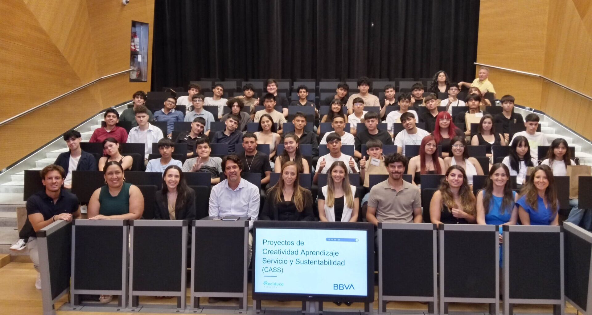 Jóvenes protagonistas del cuidado ambiental reconocidos por BBVA y Fundación Reciduca