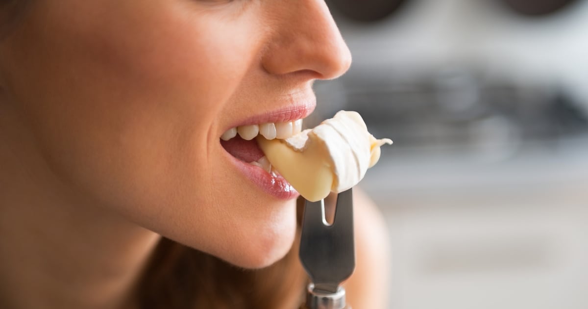 Comer queso puede ayudar a tu cerebro y a reducir el riesgo de demencia, según un estudio