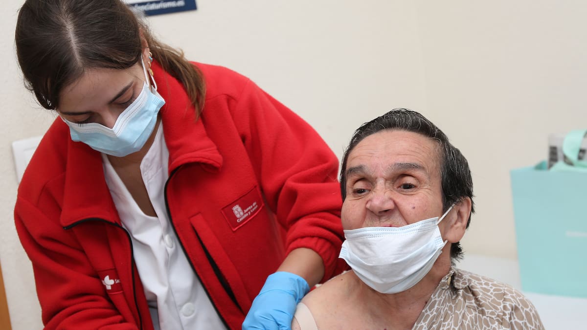 Las infecciones respiratorias siguen al alza, pero con un “ligero” descenso de las urgencias y hospitalizaciones | Sociedad