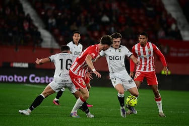 El Burgos desactiva y frustra al Almería