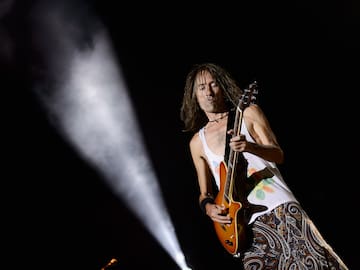 Muere Robe Iniesta, cantante y compositor de Extremoduro, a los 63 años