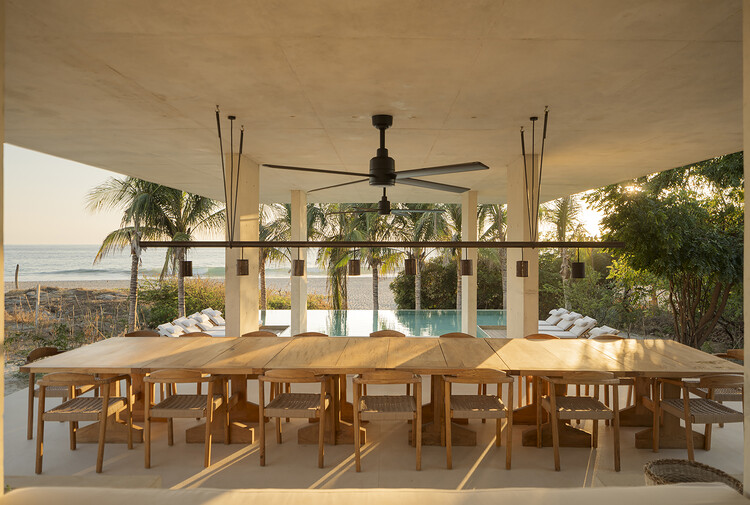 Casa Ohana / Vertebral - Fotografía interior, Comedor, Madera, Sillas, Fijación Vigas