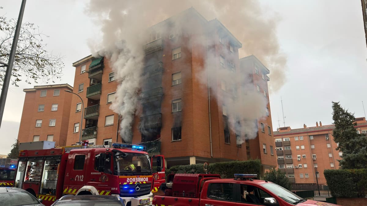 Incendio en un bloque de viviendas de Toledo, donde podría haber personas atrapadas