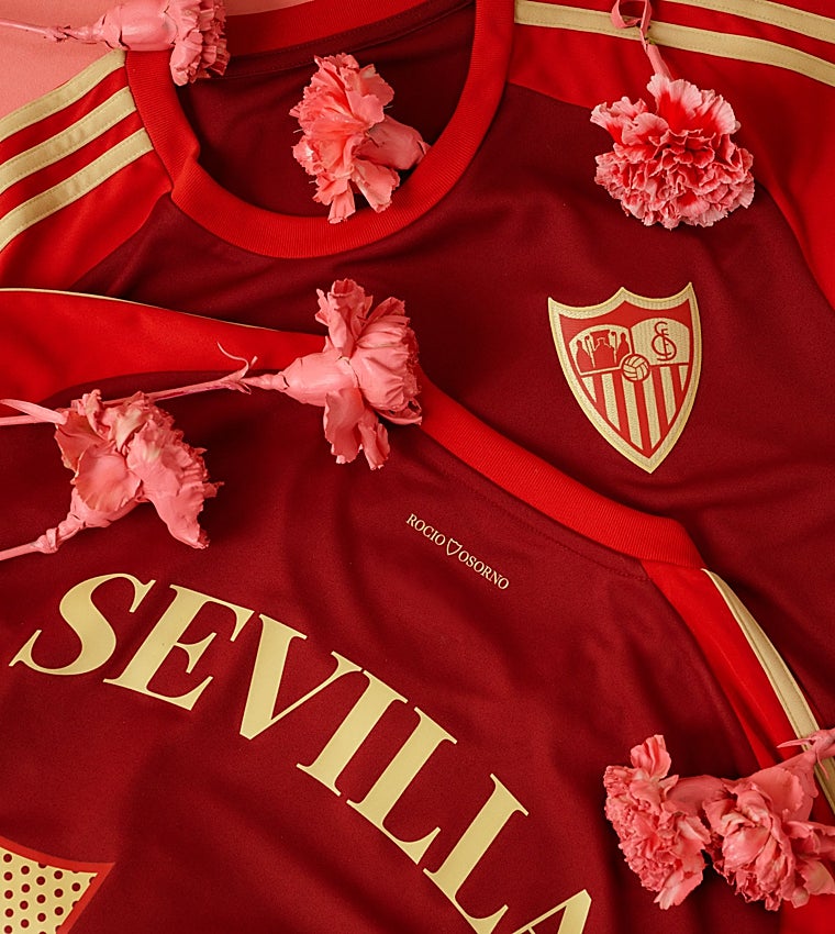 El Sevilla lanza una camiseta de edición limitada en colaboración con Rocío Osorno